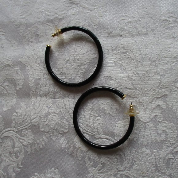 HOOP EARRINGS - VINTAGE MULTI COLORS – HOOP EARRINGS BUNDLE OF FIVE (5) - Picture 3 of 15